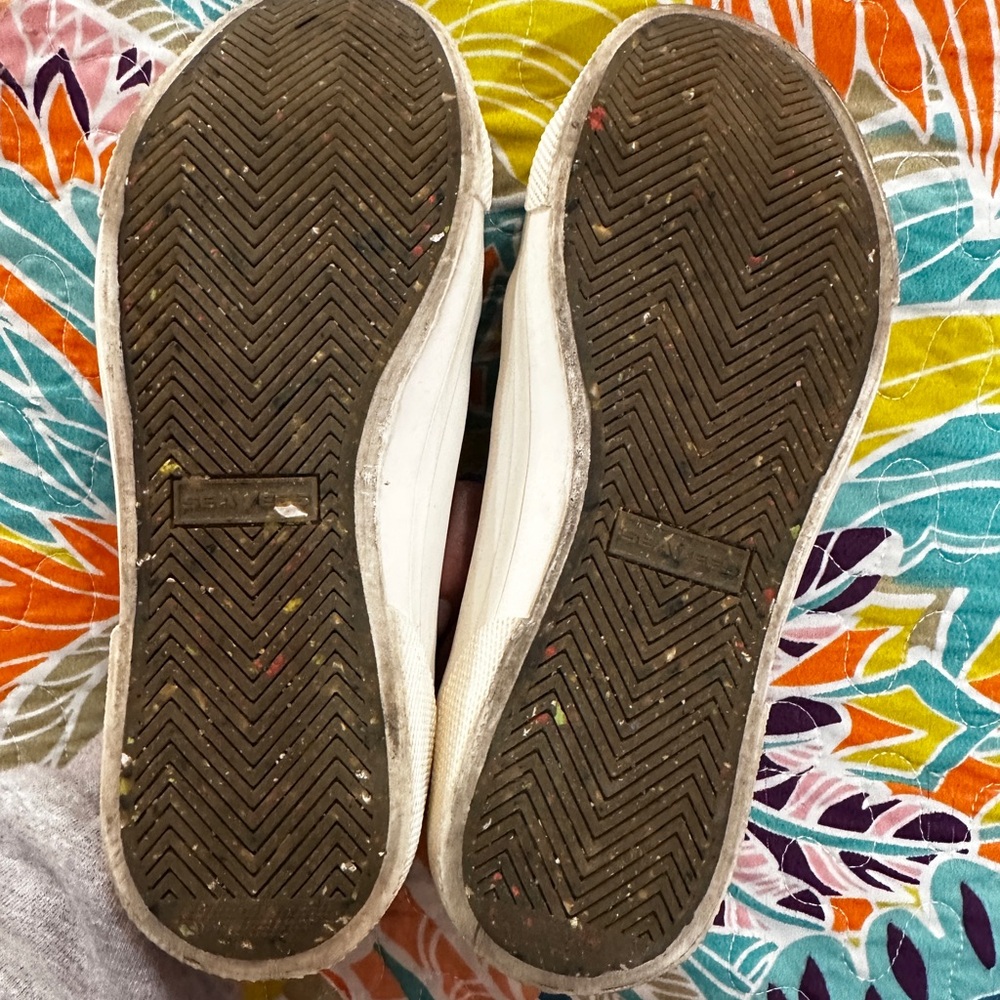 ♥️SeaVees - Burgundy Eco-Friendly Canvas Sneakers♥️ - Picture 6 of 7